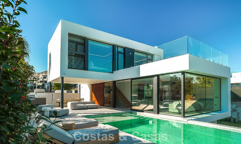 Villa de lujo moderna lista para entrar a vivir en venta junto al campo de golf en la Nueva Milla de Oro, Marbella - Estepona 66407