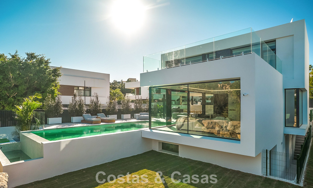 Villa de lujo moderna lista para entrar a vivir en venta junto al campo de golf en la Nueva Milla de Oro, Marbella - Estepona 66409