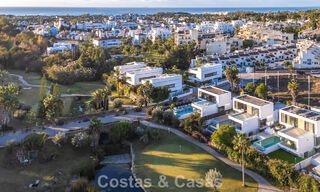 Villa de lujo moderna lista para entrar a vivir en venta junto al campo de golf en la Nueva Milla de Oro, Marbella - Estepona 66428 