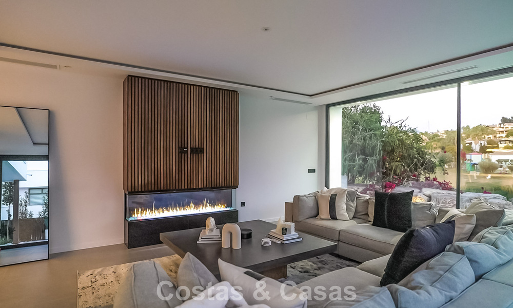 Villa de lujo moderna lista para entrar a vivir en venta junto al campo de golf en la Nueva Milla de Oro, Marbella - Estepona 66429
