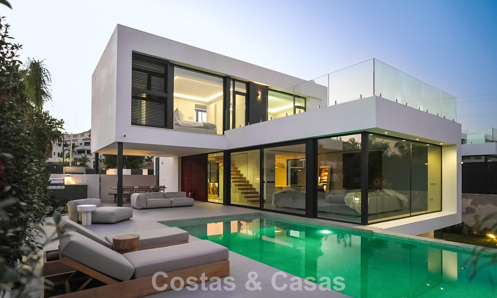 Villa de lujo moderna lista para entrar a vivir en venta junto al campo de golf en la Nueva Milla de Oro, Marbella - Estepona 66430