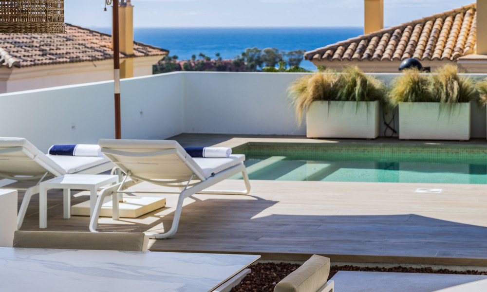 Villa española de lujo adosada con vistas al mar en venta en el comunidad de golf cerrada en Santa Clara en el este de Marbella 67052