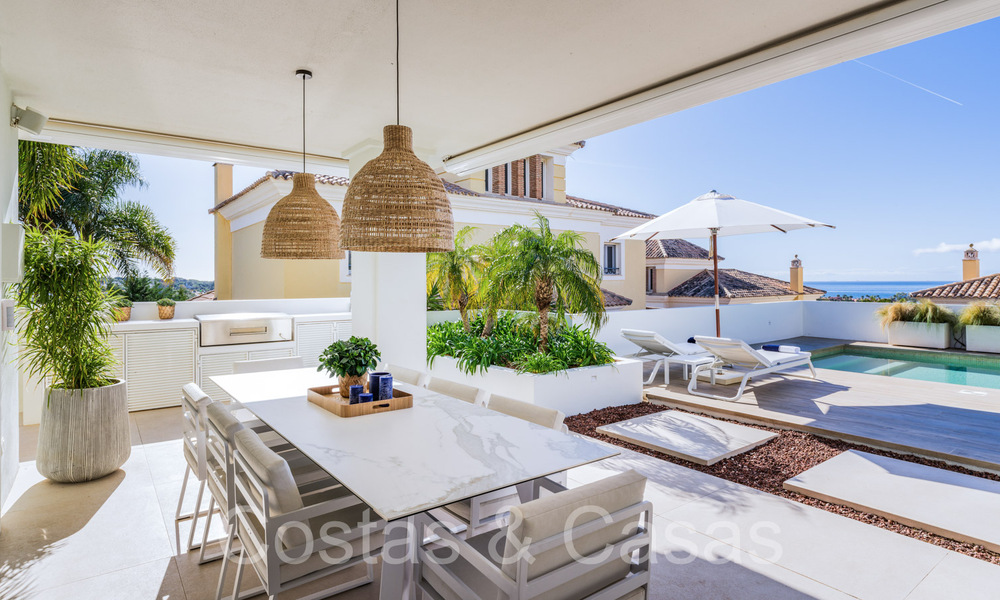 Villa española de lujo adosada con vistas al mar en venta en el comunidad de golf cerrada en Santa Clara en el este de Marbella 67060