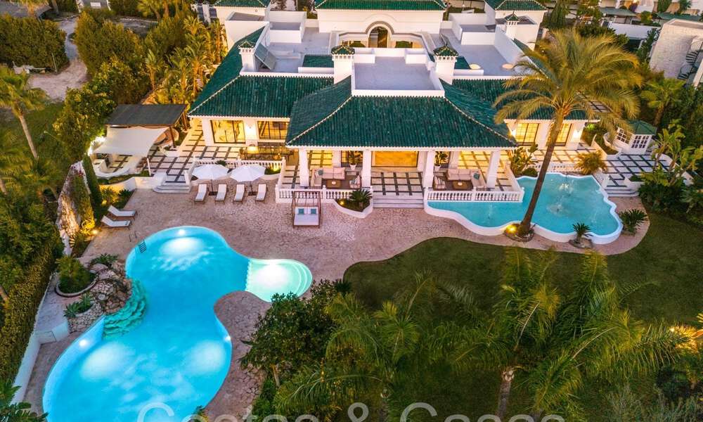 Villa magistral con estilo arquitectónico morisco-andaluz en venta, rodeada de campos de golf en el valle del golf de Nueva Andalucía, Marbella 67082