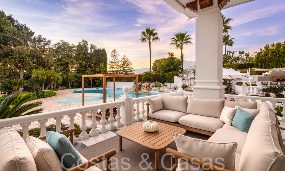 Villa magistral con estilo arquitectónico morisco-andaluz en venta, rodeada de campos de golf en el valle del golf de Nueva Andalucía, Marbella 67084
