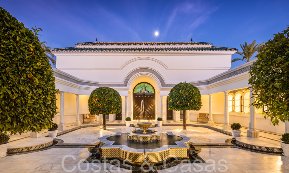 Villa magistral con estilo arquitectónico morisco-andaluz en venta, rodeada de campos de golf en el valle del golf de Nueva Andalucía, Marbella 67088