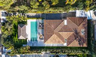 Sofisticada villa mediterránea de una sola planta en venta a pocos pasos del campo de golf Las Brisas en Nueva Andalucía, Marbella 67494 