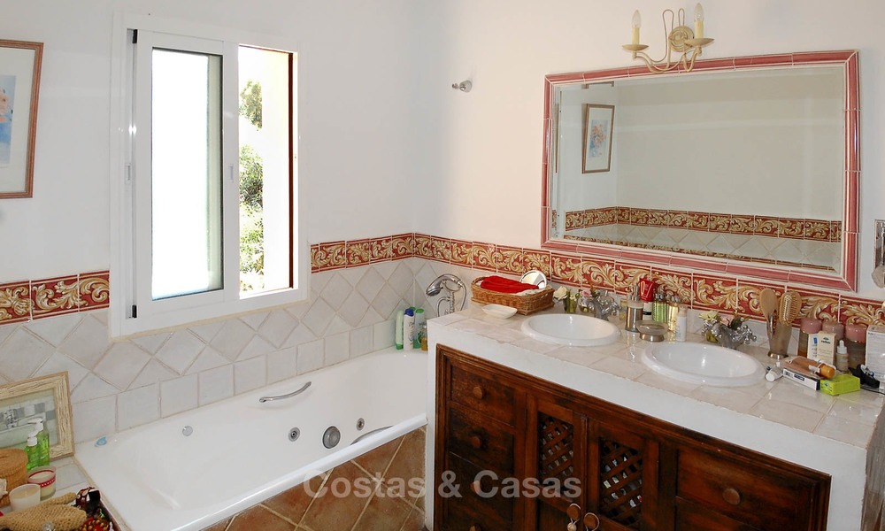 Villa en venta en Marbella Este en la Costa del Sol 11797