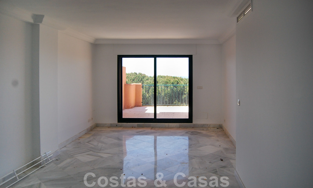 Apartamento en primera línea de golf con vistas espectaculares, en venta en Cabopino, Marbella - Costa del Sol 31607