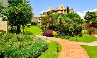 Apartamento ático de lujo en primera linea de golf en Nueva Andalucia – Marbella. 2944 
