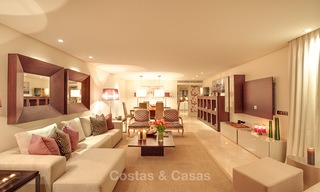 Apartamento de lujo en primera línea de playa en venta, Estepona, Costa del Sol con vistas al mar 9775 