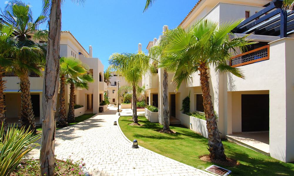 Apartamento ático de lujo a la venta cerca de Puerto Banús en Nueva Andalucía, Marbella 30636
