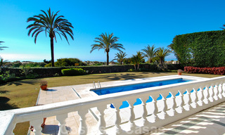 Villa en primera línea de playa a la venta en Marbella este 30520 