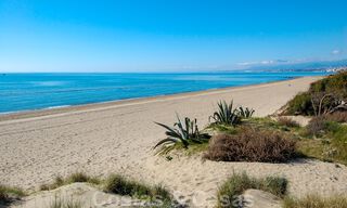 Villa en primera línea de playa a la venta en Marbella este 30533 