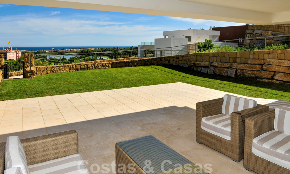 Modernos apartamentos de lujo en primera línea de golf con impresionantes vistas al golf y al mar en venta en Marbella - Benahavis 23912