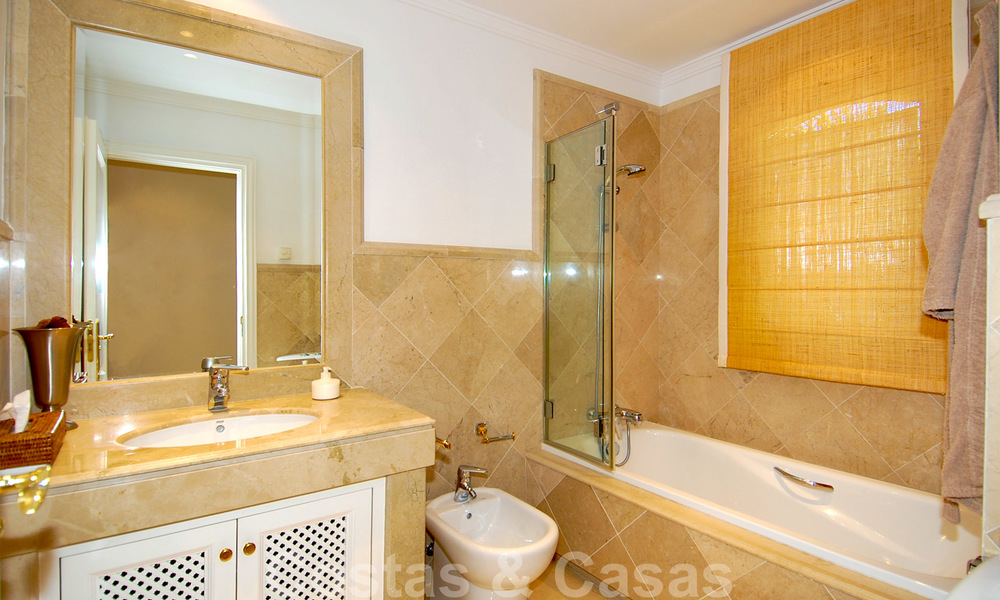 Apartamento de lujo espacioso a la venta en Nueva Andalucía, Marbella 22912