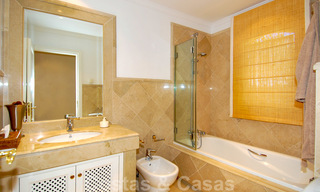 Apartamento de lujo espacioso a la venta en Nueva Andalucía, Marbella 22912 