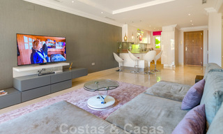 Amplios apartamentos y áticos de lujo a la venta en un codiciado complejo en Nueva Andalucía, Marbella 20824 
