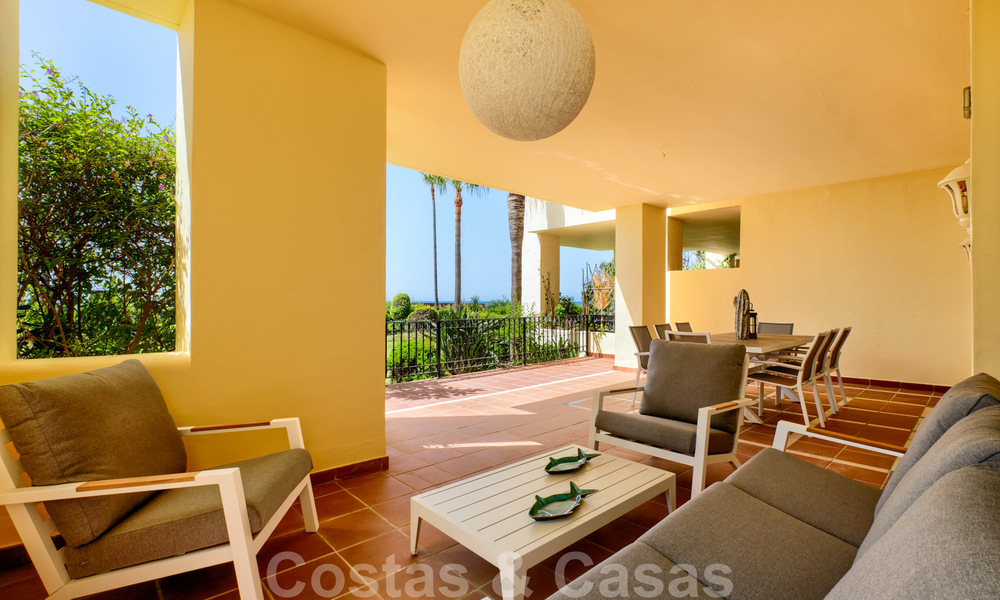 Apartamentos de lujo en primera planta a la venta, complejo en primera línea de playa, Nueva Milla de Oro, Marbella - Estepona 26993