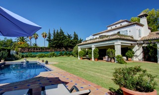 Villa de lujo a la venta en la Milla de Oro en Marbella, a poca distancia de la playa y Puente Romano 5585 