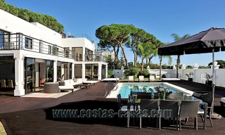 Villa de estilo moderno contemporáneo en primera línea de playa en venta en Marbella 5415 