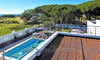 Villa de estilo moderno contemporáneo en primera línea de playa en venta en Marbella 5424 
