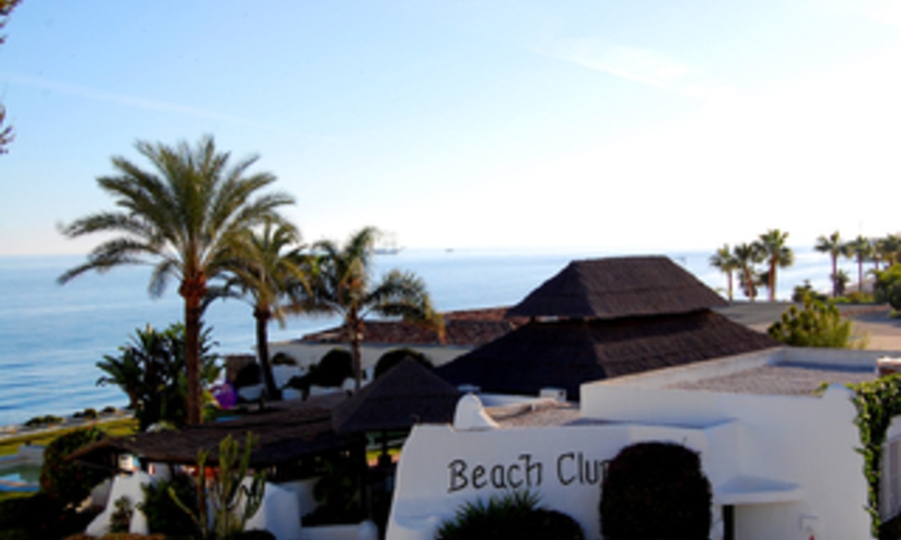 Casa adosada en primera línea de playa en venta – Milla de Oro – Marbella – Puerto Banús. 4