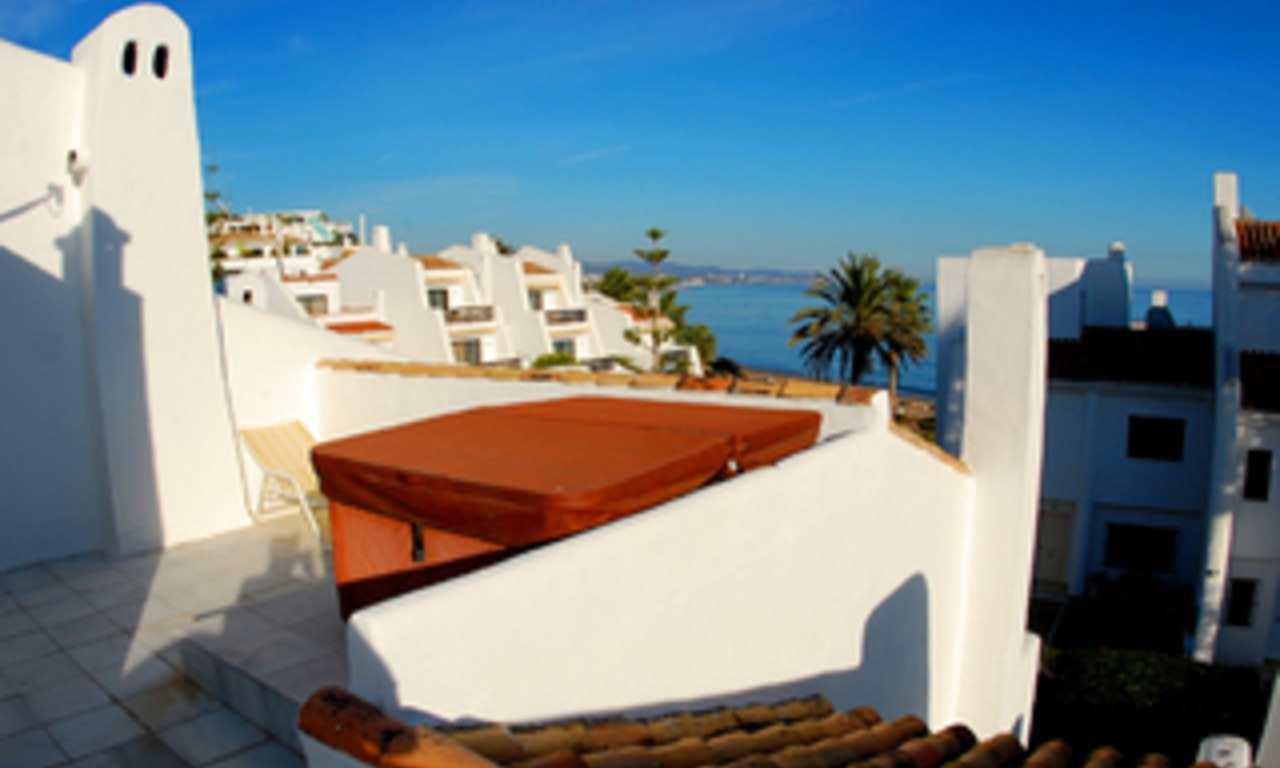 Casa adosada en primera línea de playa en venta – Milla de Oro – Marbella – Puerto Banús. 6