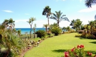 Apartamento de lujo en primera línea de playa en la Milla de Oro entre Puerto Banús (Marbella) y el centro de Estepona. 3