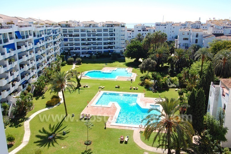 Ático apartamento en venta centro Puerto Banús, Marbella