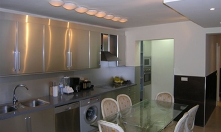 Ganga: Apartamento totalmente reformado a la venta en Nueva Andalucía, Marbella 2