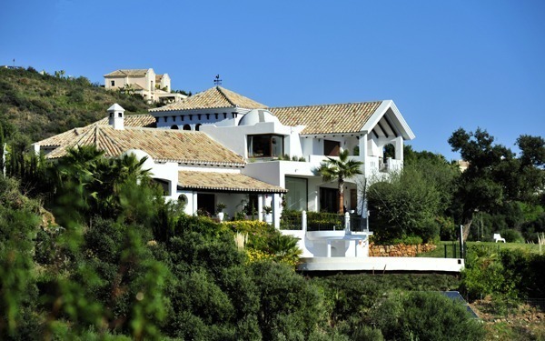 Moderna villa de estilo andaluz construida en Marbella 
