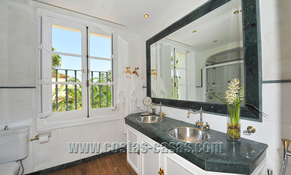 Villa - palacete de estilo clásico a la venta en Nueva Andalucía, Marbella 22688