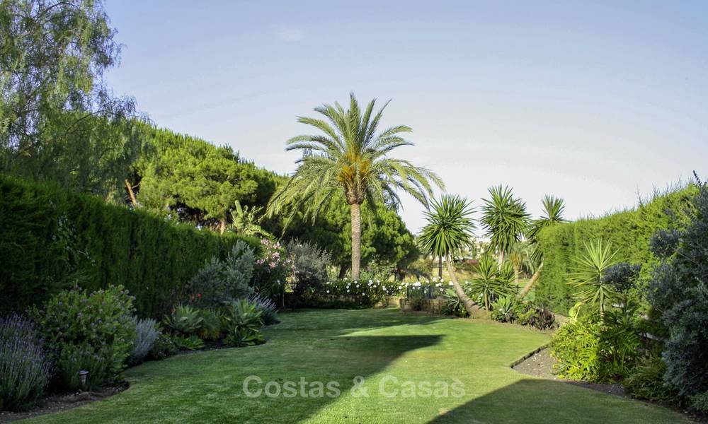 Villa pareada muy acogedora en primera línea de golf en el Oeste de Marbella 14105