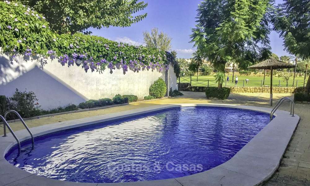 Villa pareada muy acogedora en primera línea de golf en el Oeste de Marbella 14114