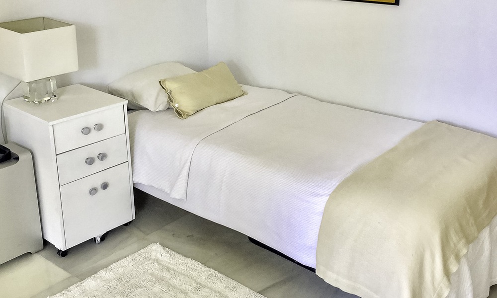 Villa pareada muy acogedora en primera línea de golf en el Oeste de Marbella 14119