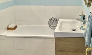 Villa pareada muy acogedora en primera línea de golf en el Oeste de Marbella 14120 