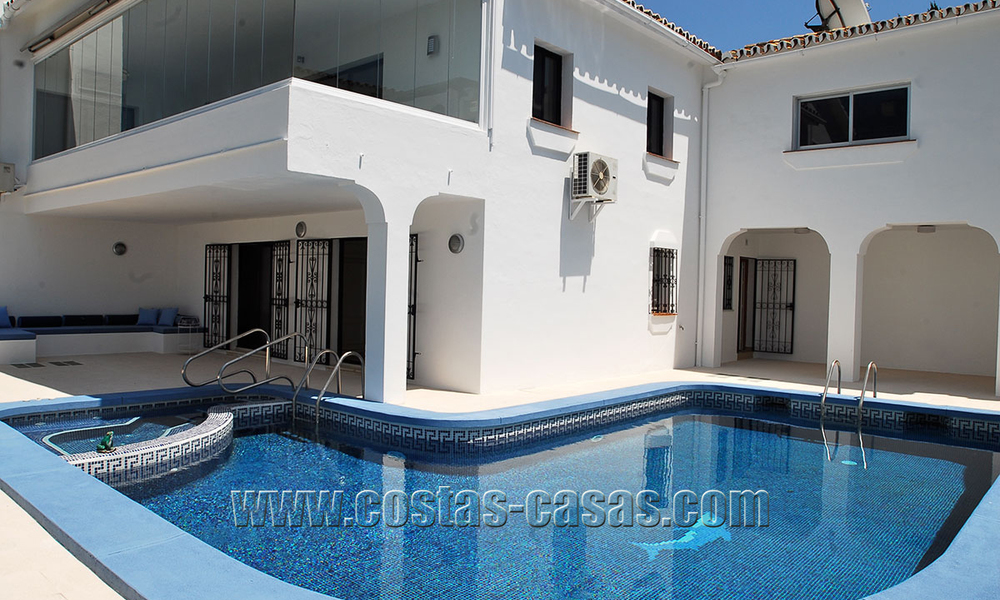 Villa renovada a la venta en Benahavis - Marbella con vistas al mar 28728