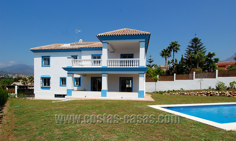 Villa de estilo andaluz en el golf a la venta en Nueva Andalucía, Marbella 29761