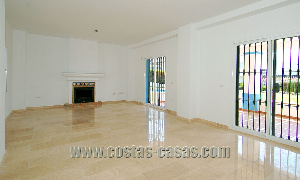 Villa de estilo andaluz en el golf a la venta en Nueva Andalucía, Marbella 29765