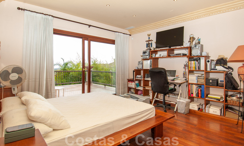Villa de estilo andaluz dentro en campo de golf a la venta en Marbella - Benahavis con vistas al mar 31122