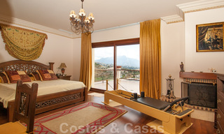 Villa de estilo andaluz dentro en campo de golf a la venta en Marbella - Benahavis con vistas al mar 31126 