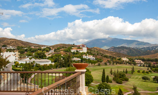 Villa de estilo andaluz dentro en campo de golf a la venta en Marbella - Benahavis con vistas al mar 31132 
