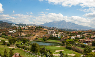 Villa de estilo andaluz dentro en campo de golf a la venta en Marbella - Benahavis con vistas al mar 31135 