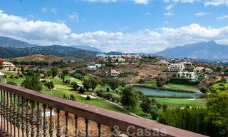 Villa de estilo andaluz dentro en campo de golf a la venta en Marbella - Benahavis con vistas al mar 31145 
