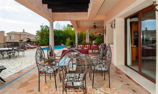 Villa de estilo andaluz dentro en campo de golf a la venta en Marbella - Benahavis con vistas al mar 31161 