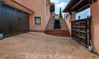 Villa de estilo andaluz dentro en campo de golf a la venta en Marbella - Benahavis con vistas al mar 31170 
