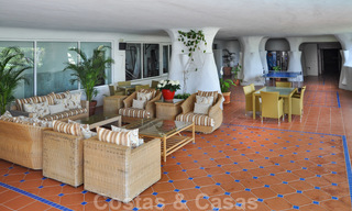 Propiedad en venta en Puerto Banus, Marbella: ático apartamento de lujo en frente al mar 22496 