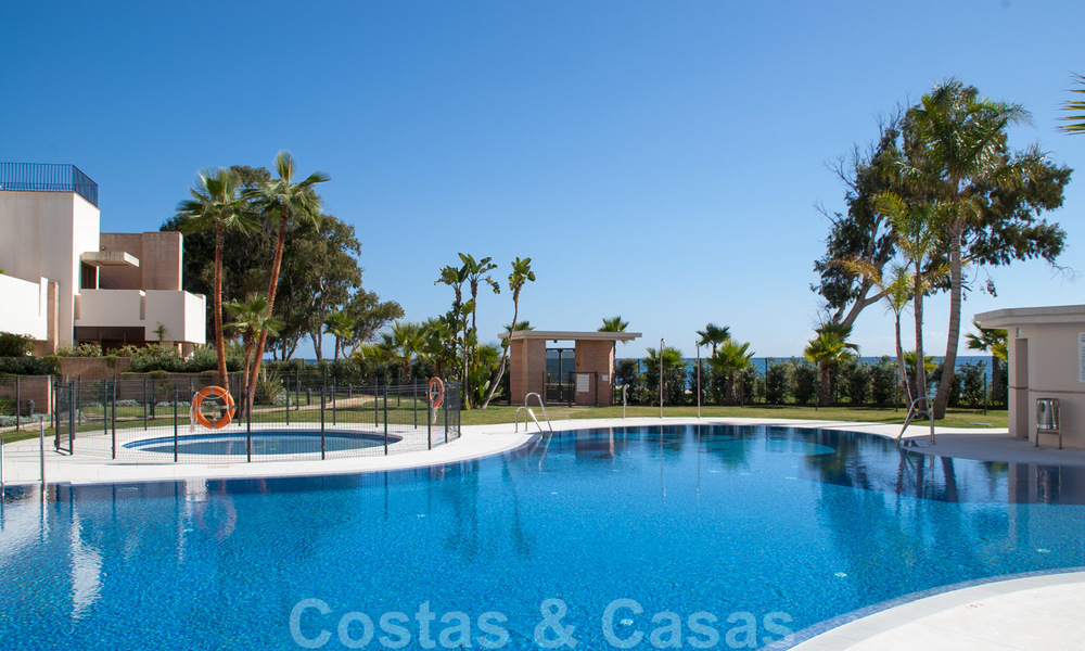 En Venta: Nuevos Apartmentos en primera linea de playa, Nueva Milla de Oro, Marbella - Estepona 25464