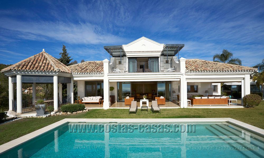 Villa de lujo en venta en una parte privilegiada de Marbella - Benahavís con vistas al mar 30355